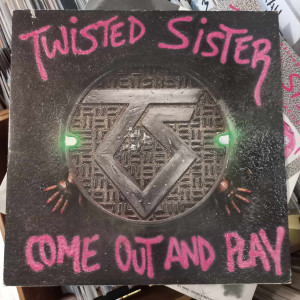 Twisted Sister - Come Out And Play