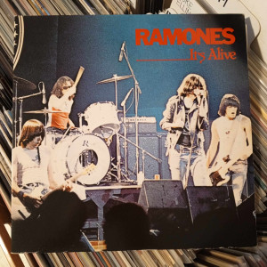 Ramones - It's Alive