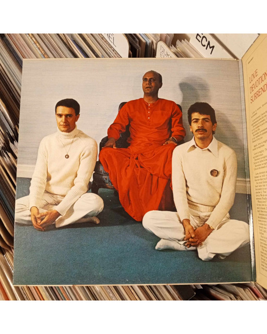 Carlos Santana & Mahavishnu John McLaughlin - Love Devotion Surrender Carlos Santana & Mahavishnu John McLaughlin - Love Devotion Surrender