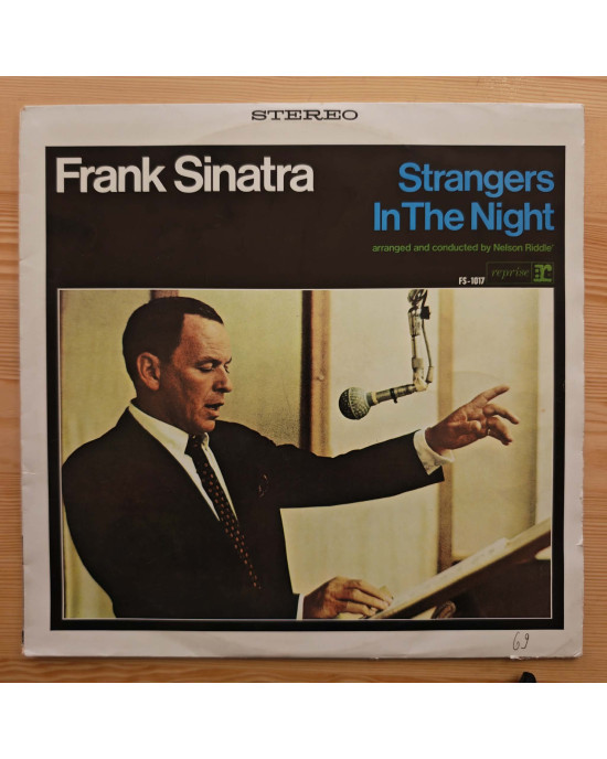Frank Sinatra - Strangers In The Night Frank Sinatra - Strangers In The Night
