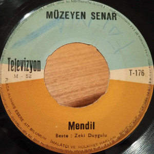 Müzeyyen Senar - Mendil / Bir Garip Başım - 45'lik
