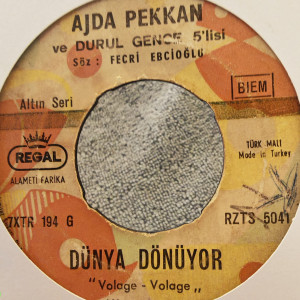 Ajda Pekkan - Dünya Dönüyor / Üç Kalp - 45'lik Ajda Pekkan - Dünya Dönüyor / Üç Kalp - 45'lik