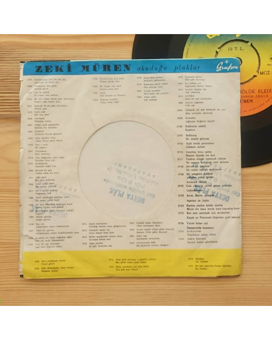 Zeki Müren - Eledim Eledim Hölük Eledim / Böyle Bir Kara Sevda Kara Toprakta Biter - 45'lik