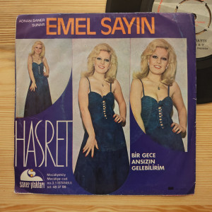 Emel Sayın - Hasret / Bir Gece Ansızın Gelebilirim - 45'lik