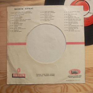Nesrin Sipahi - Ağla Gitar / Gül Oğlan - 45'lik Nesrin Sipahi - Ağla Gitar / Gül Oğlan - 45'lik