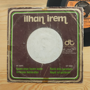 İlhan İrem - Bazen Neşe Bazen Keder / Birleşsin Bütün Eller - 45’lik İlhan İrem - Bazen Neşe Bazen Keder / Birleşsin Bütün Eller - 45’lik